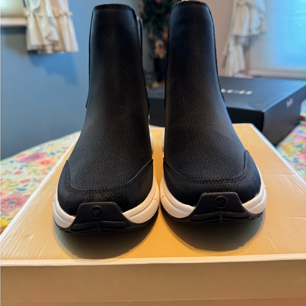 MICHAEL Michael Kors Katrina Bootie NWT - Picture 2 of 9
